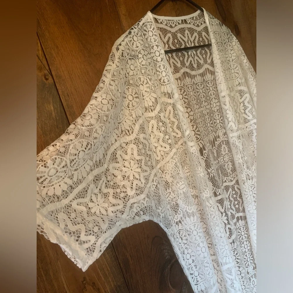 White lace fringed cover-up - Picture 4 of 5